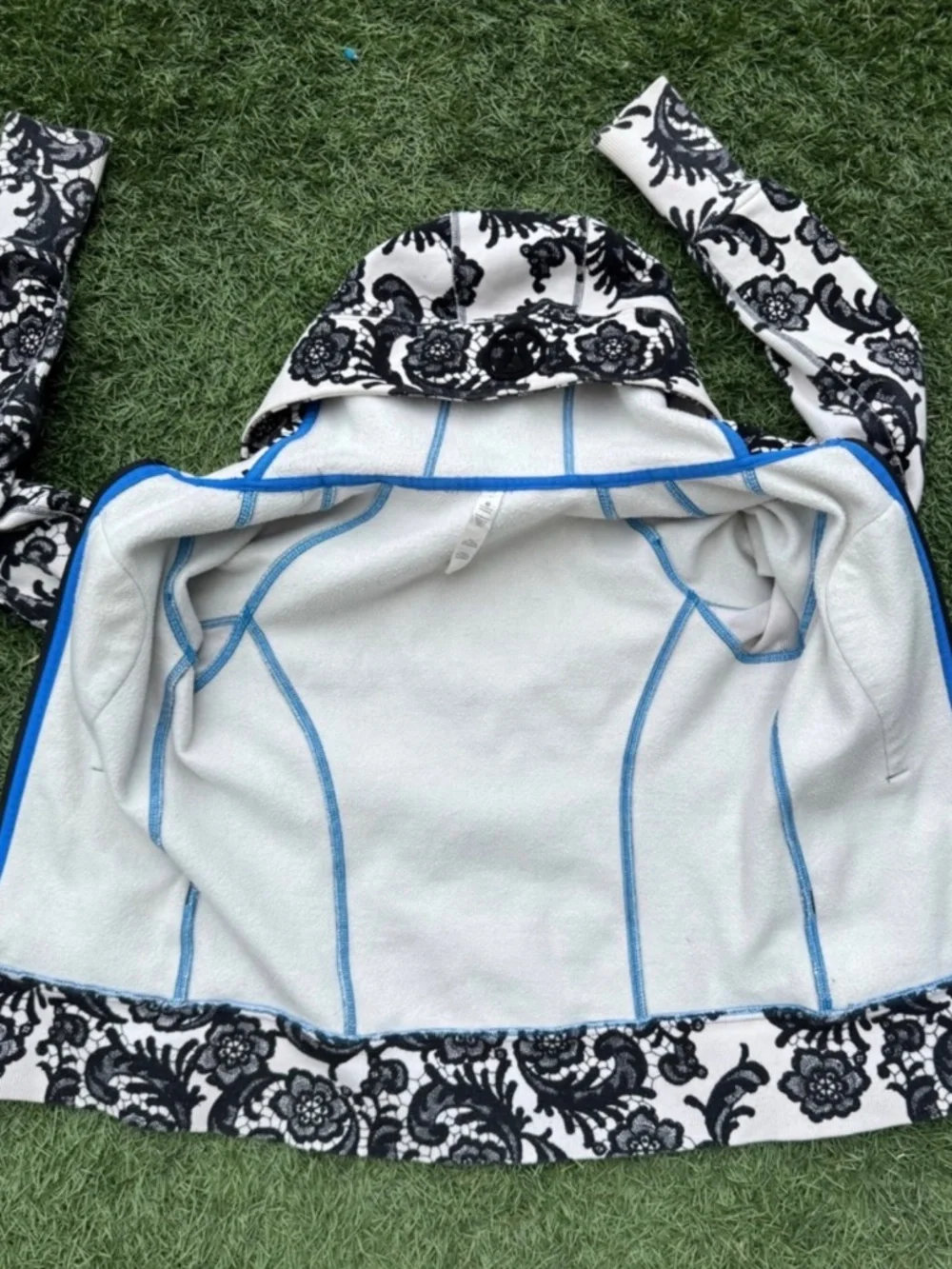 Lululemon Scuba stretch 4 Laceoflage Polar White